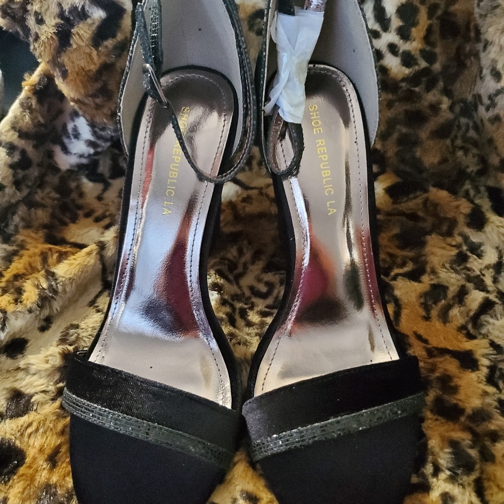 Heels - Picture 2 of 2